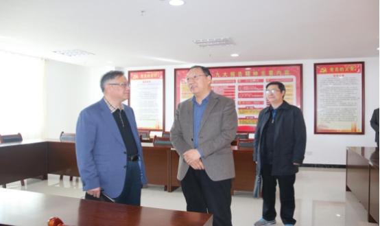 省委常委、省總工會主席馬吉孝等一行蒞臨青海物產(chǎn)集團公司視察，調(diào)研指導(dǎo)道路貨運企業(yè)建會、貨運司機入會等工作